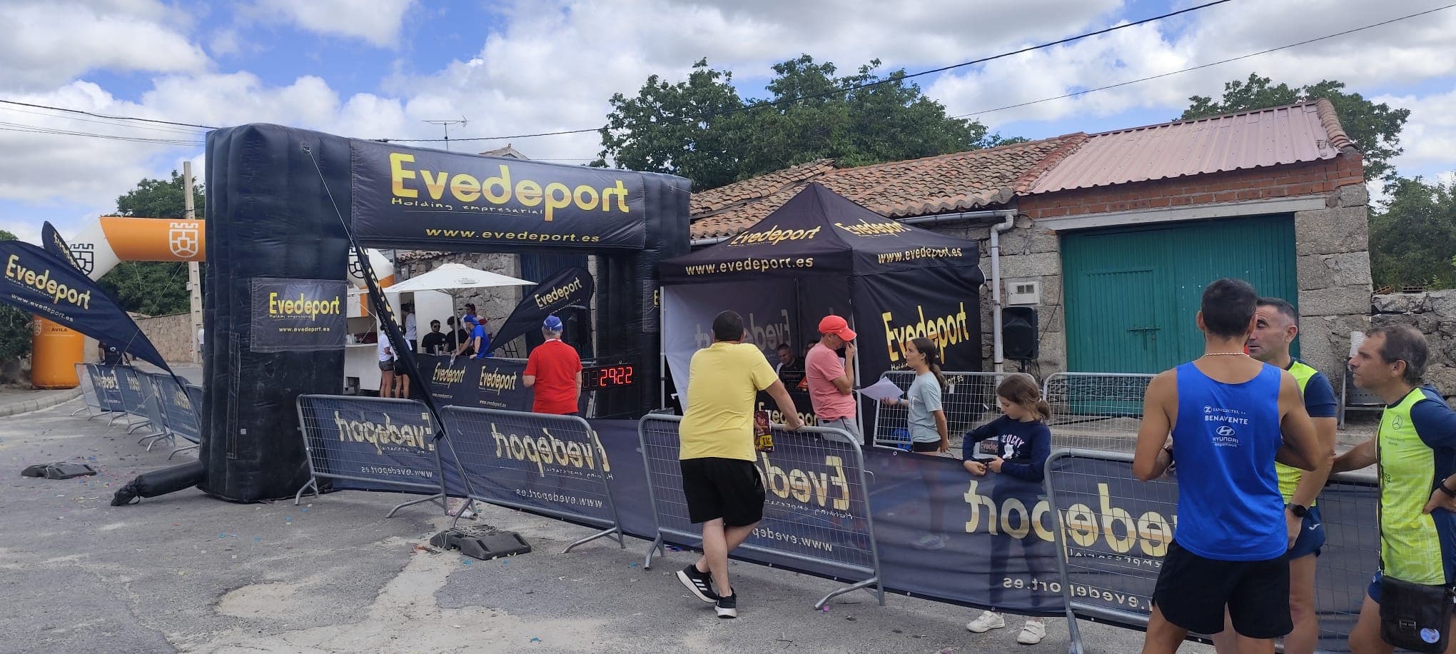 Zona de salida y meta de la Serrota Xtreme en Pradosegar