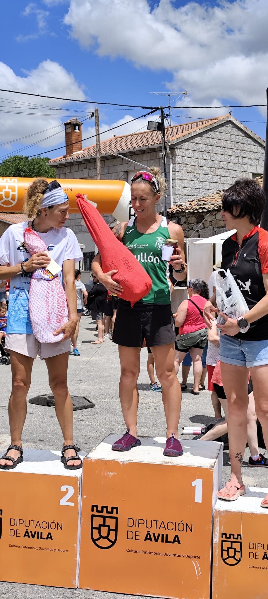 Podio femenino de la edición anterior